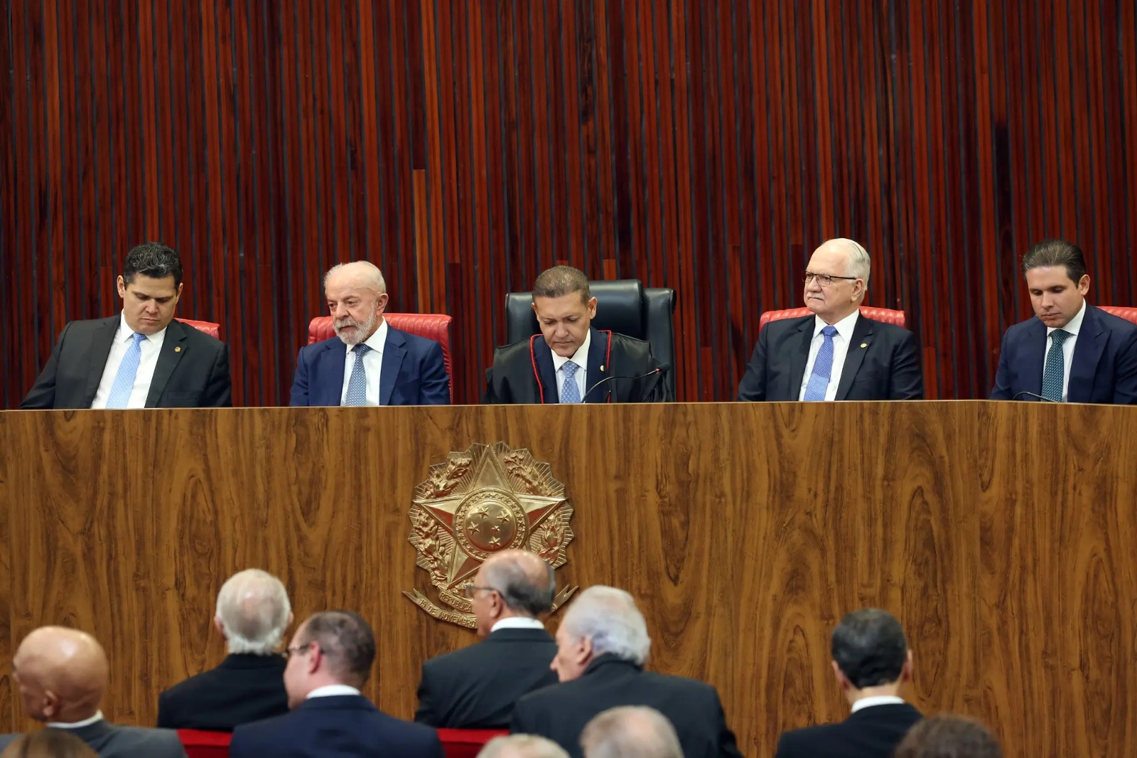 Clima chama atenção após reação de Davi Alcolumbre em cerimônia no Tribunal Superior Eleitoral