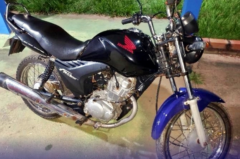 Motocicleta furtada em parque de exposições é recuperada pela PM em São Felipe do Oeste, RO