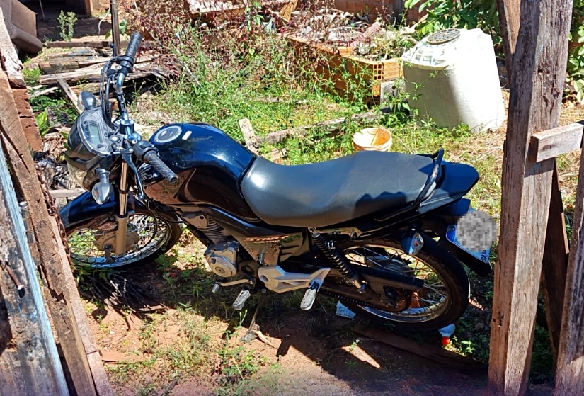 Suspeito reincidente é preso após PM recuperar moto furtada e localizar televisão escondida em mata em Cacoal, RO