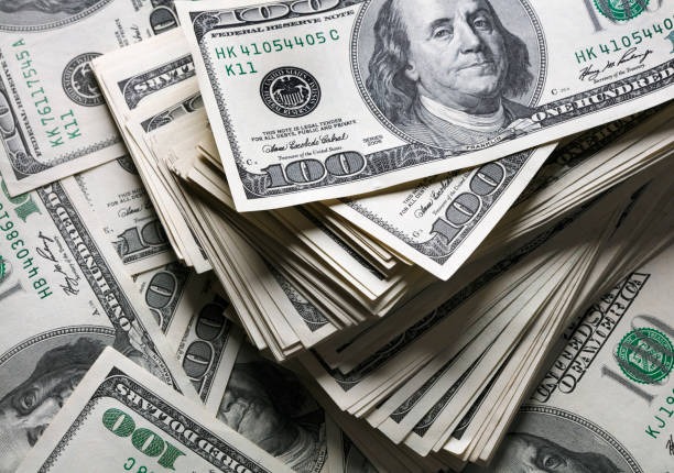 Moeda americana fecha em leve valorização de 0,09% frente ao real a R$ 4,89