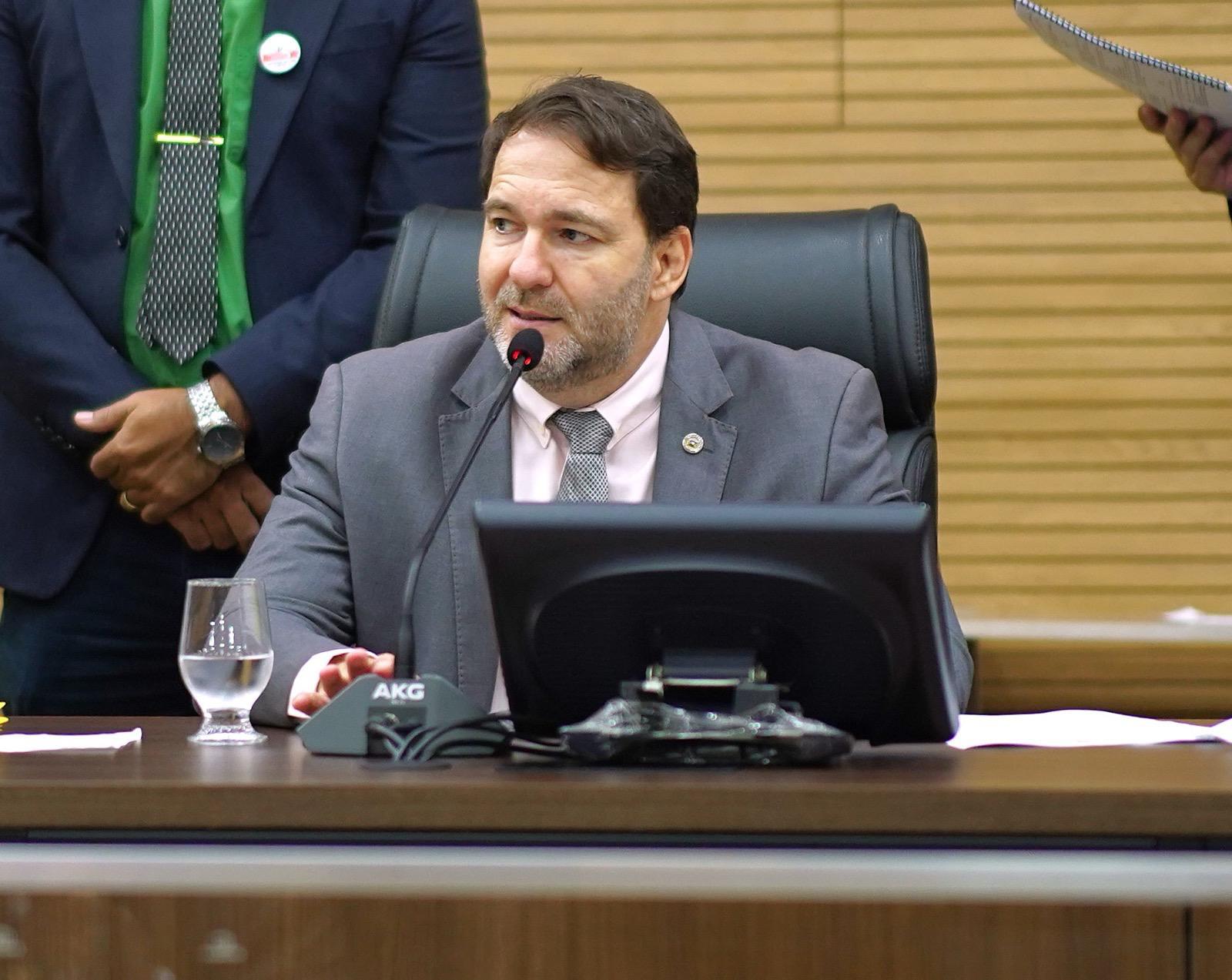 Redano exige contratação imediata de docentes para Vila União