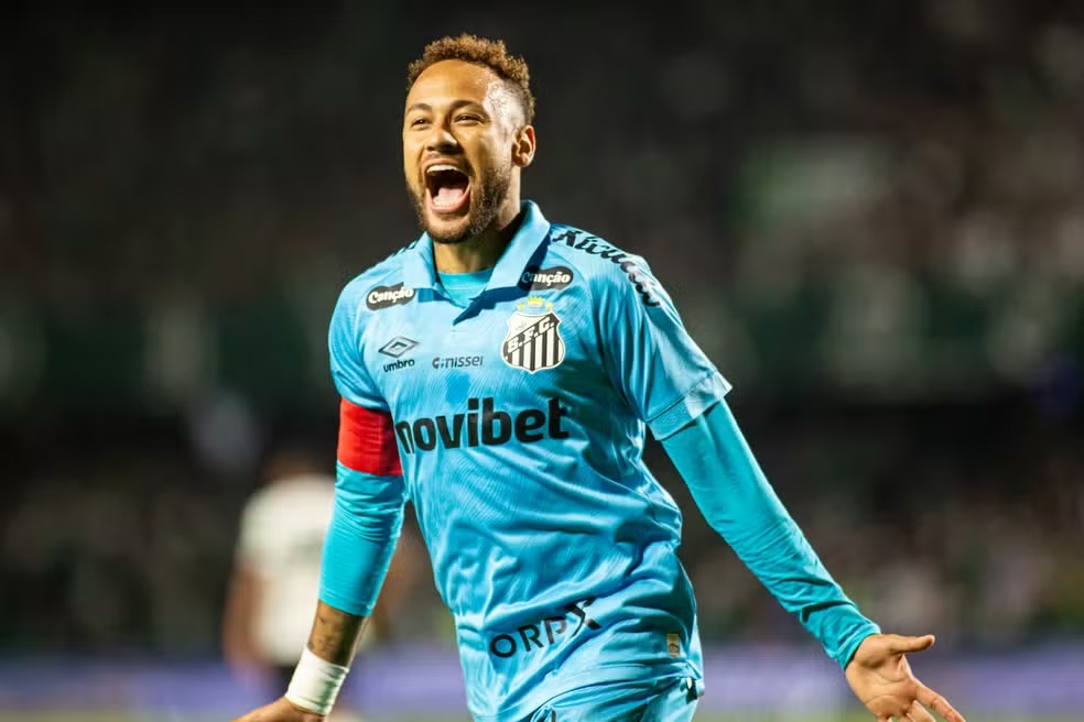 Neymar tem reação após provocações da torcida do Coritiba
