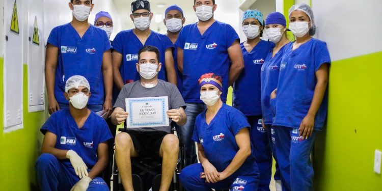 Sai da UTI em Jaru, paciente André Ribeiro que teve 100 % do pulmão infectado pela covid-19