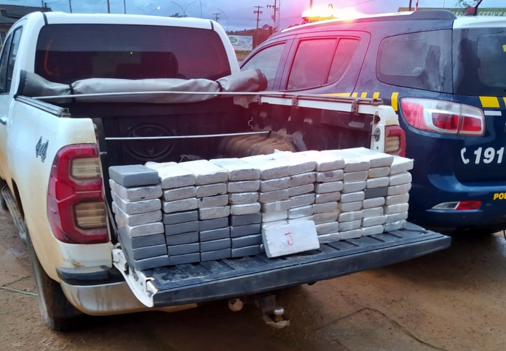 Operação conjunta da PRF e PM, apreendem 85 kg de pasta base de cocaína, na RO-133