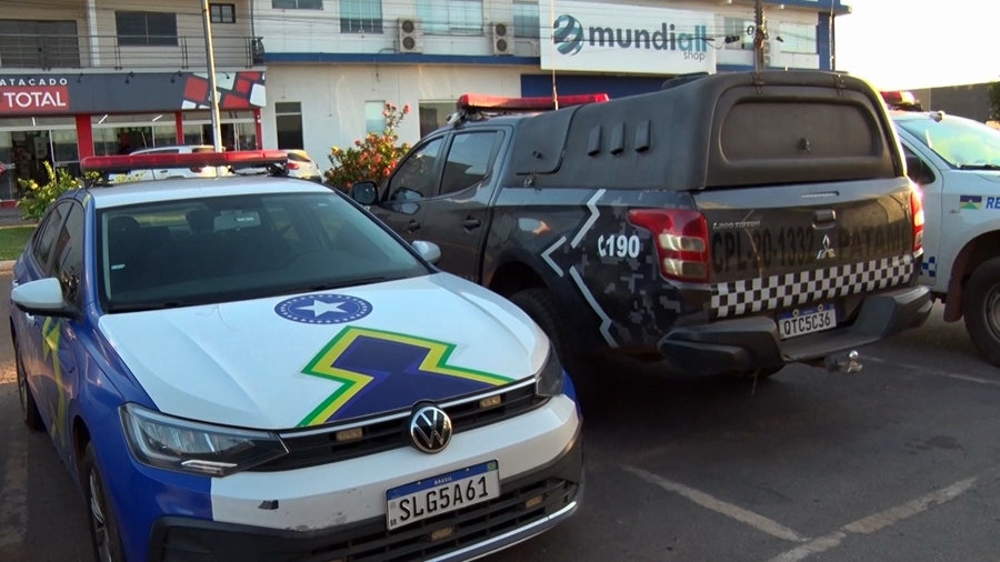 Mulher é conduzida para delegacia após sequência de furtos em Cacoal, RO
