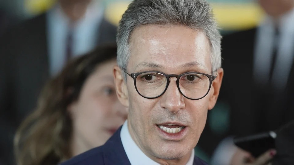 Zema rebate acusação da PGR e diz que não vai recuar “um milímetro”