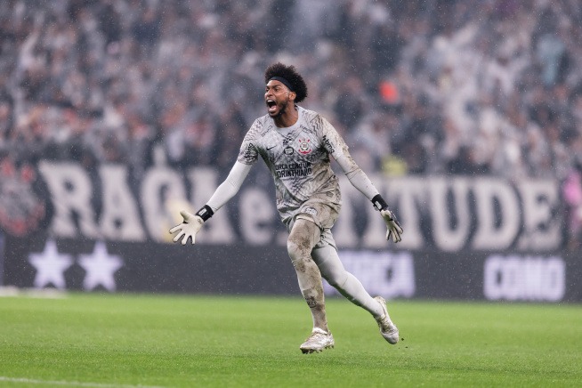 Corinthians avança em negociação com Hugo Souza