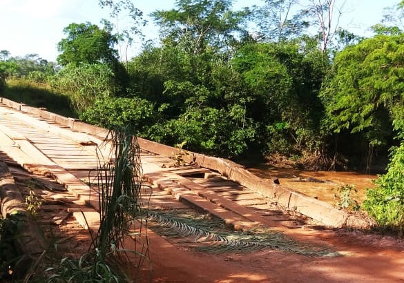 (Vídeo) Vice-prefeito e secretário de obras de Primavera de RO, solicita reparos na ponte sobre o rio Araras, na divisa com Parecis, RO