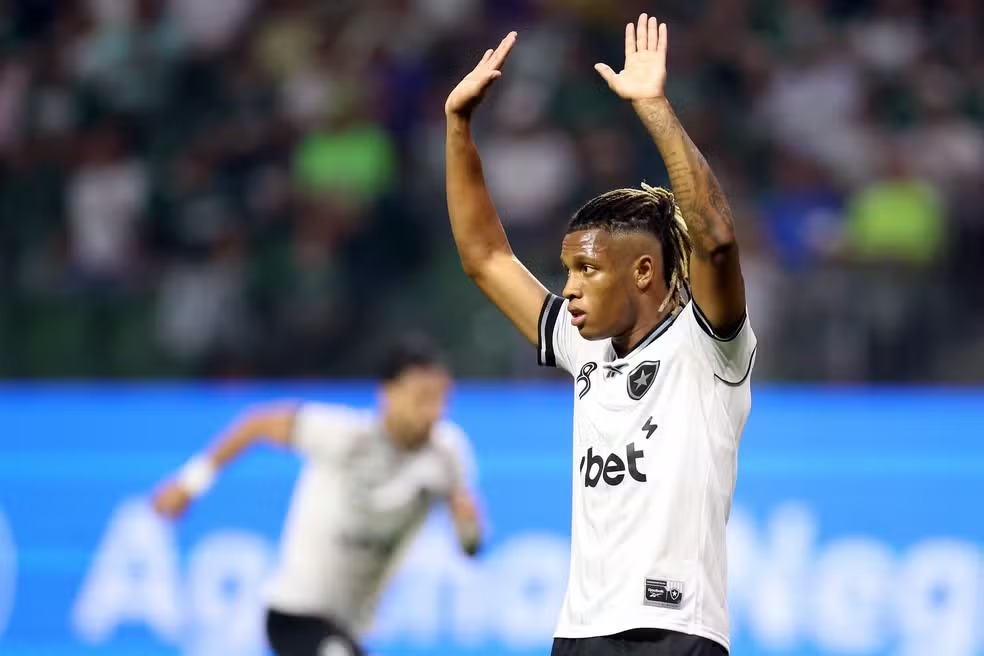 Mercado da bola: Palmeiras mira contratação de Danilo