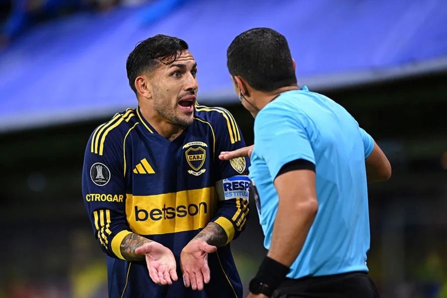 Boca Juniors reclama de decisão da arbitragem em lance de pênalti