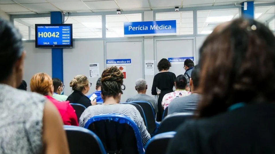 Governo afirma queda na espera do INSS e projeta fim da fila