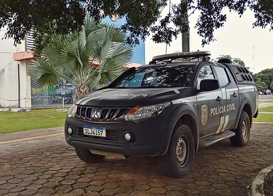 Cinco criminosos armados roubam caminhonete Amarok durante ação audaciosa em Ariquemes, RO