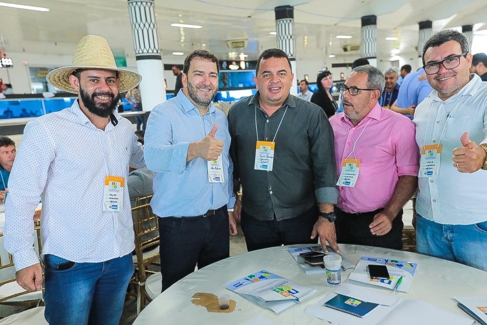 Presidente Alex Redano prestigia o 2º Fórum de Prefeitos e Vereadores