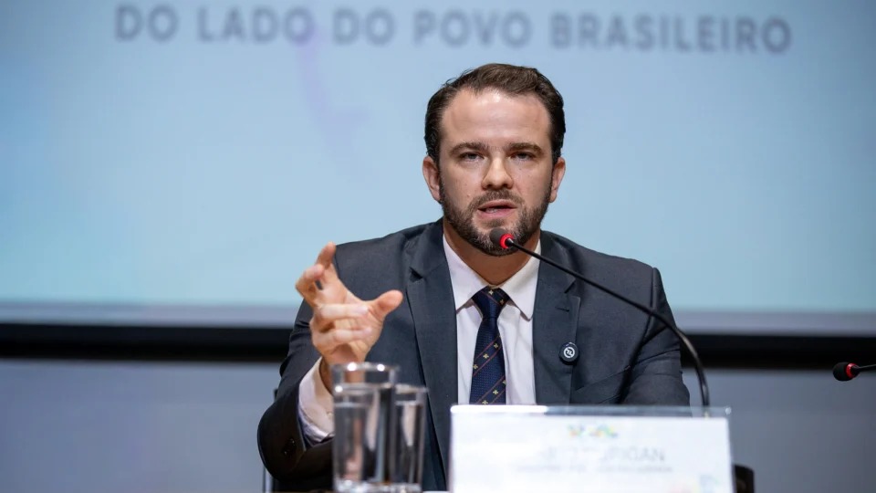 Planalto pode reavaliar taxa das “blusinhas” e criar Desenrola voltado a adimplentes