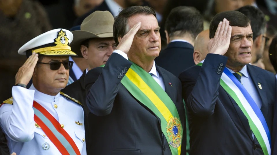 Possível processo militar envolvendo Bolsonaro chega ao conhecimento de Moraes