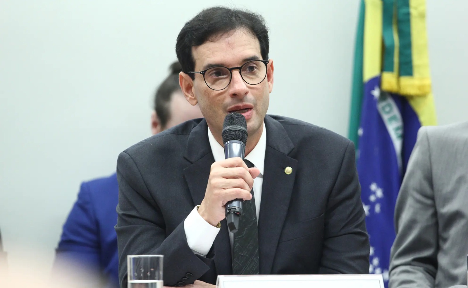 Parecer favorável prevê fim da escala 6×1 e redução para 40 horas de trabalho
