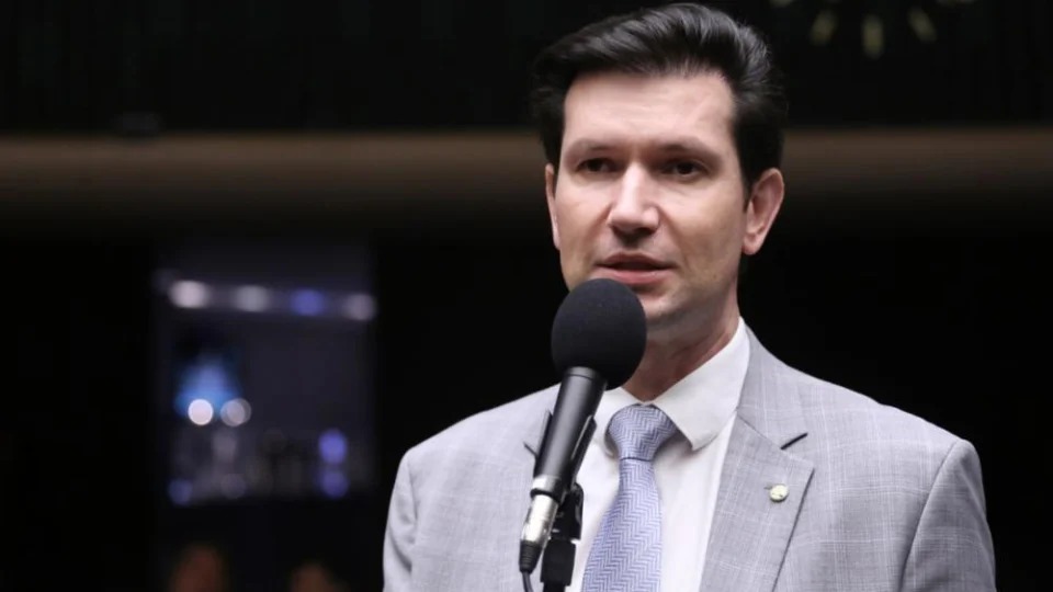 Debate sobre fim da escala 6×1 gera críticas sobre possível restrição ao trabalho