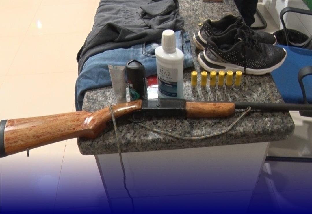 PM prende suspeito com arma e munições em Cacoal