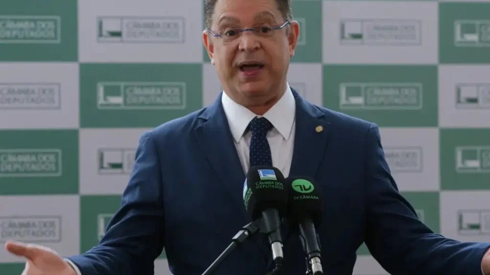 PL reage ao avanço da discussão sobre escala de trabalho 4×3