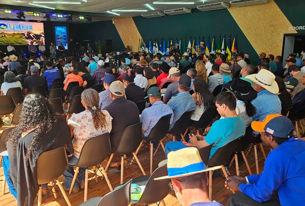 Rondoleite promove debate sobre gestão e produtividade na pecuária leiteira