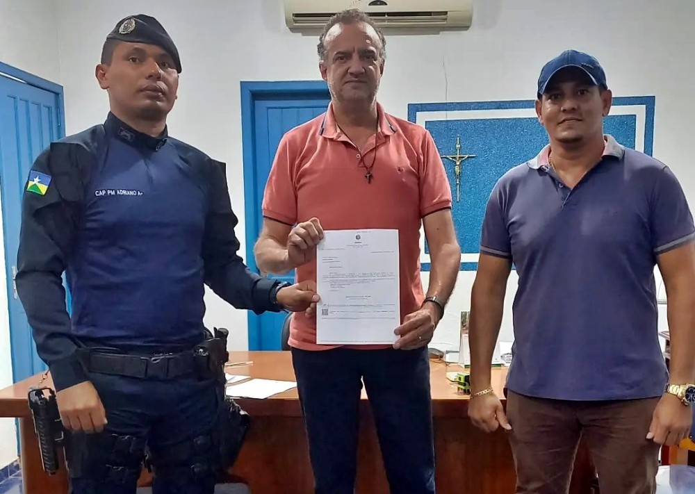 Prefeito de Alvorada, Vanderlei Tecchio é homenageado pela Polícia Militar, pelos relevantes serviços