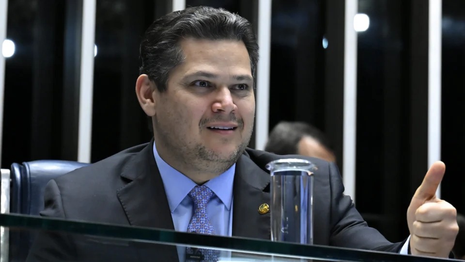 Alcolumbre oficializa liberação de verbas municipais durante ano eleitoral