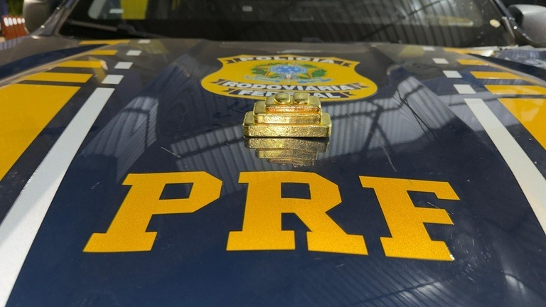 Jovem é preso pela PRF com barras de ouro ocultas em veículo