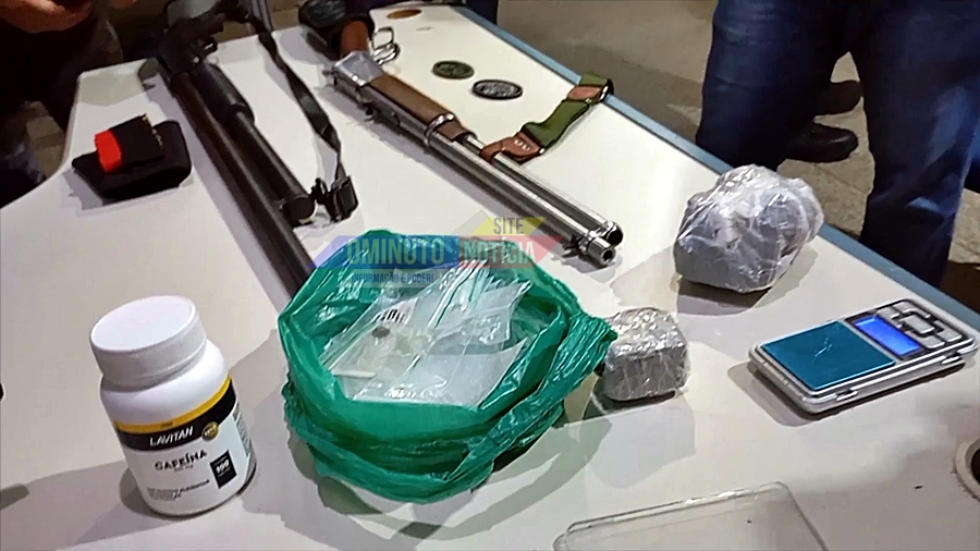 Armas roubadas são recuperadas e foragido da Justiça é preso durante operação policial, em Ariquemes, RO