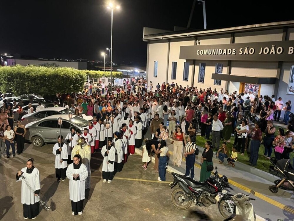 Grande número de fiéis participa de procissão e celebração de Corpus Christi em Jaru com momentos de fé e devoção