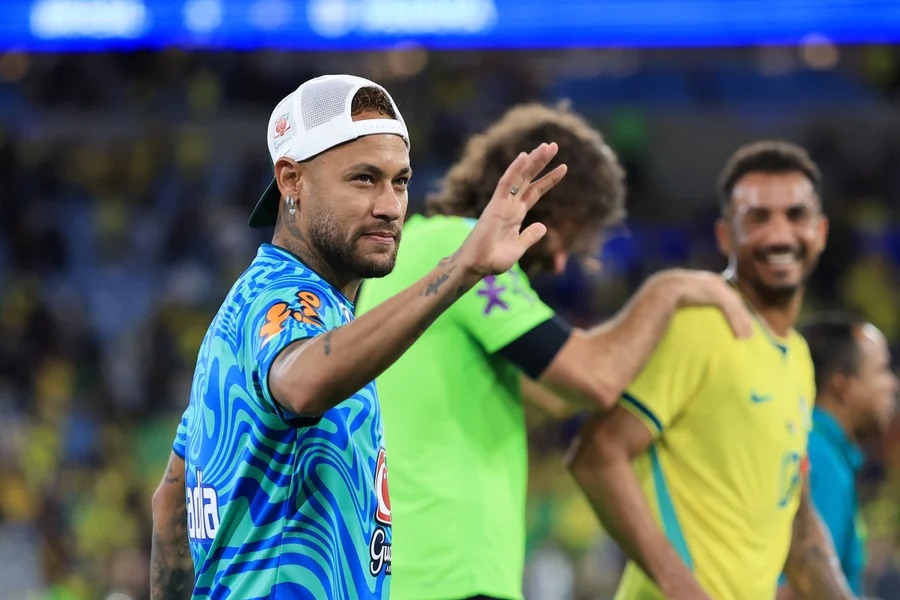 Exames de Neymar vão definir decisão de Ancelotti na Seleção