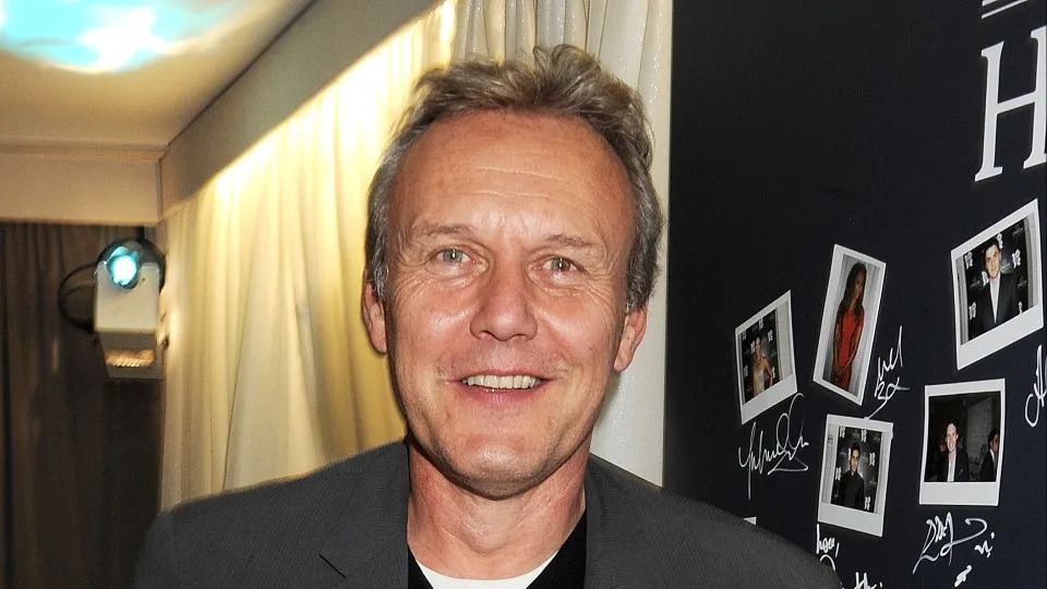 Luto no cinema: morre o ator Anthony Head aos 72 anos
