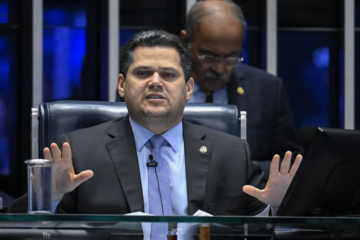 Oposição busca apoio de Davi Alcolumbre para frear medidas sobre big techs