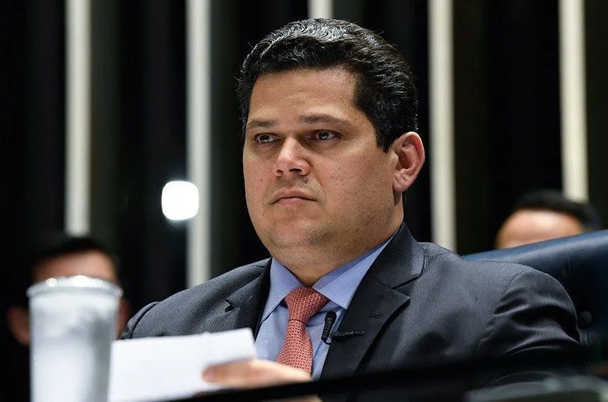 Alcolumbre deve decidir relator de proposta que trata da escala 6x1