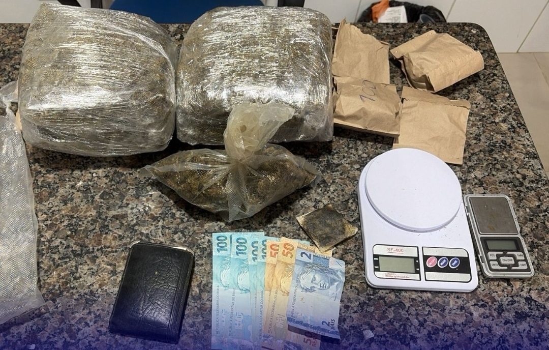 Polícia apreende 2,3 kg de drogas e desarticula ponto de distribuição em Cacoal