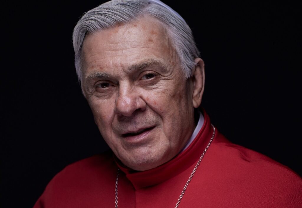 O desafio de dar vida a Bento XVI: Zécarlos Machado nos palcos