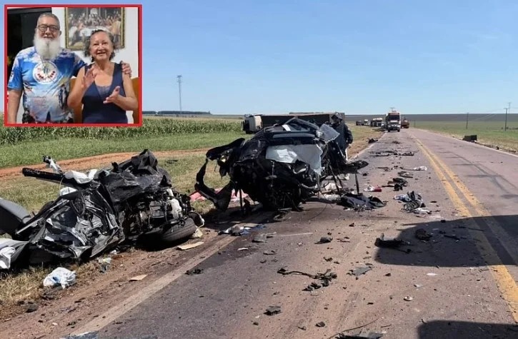 Veículo é esmagado entre caminhões e casal morre na BR-364