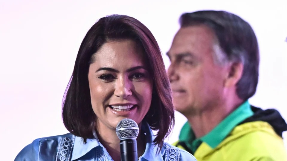 Michelle declara que apoio a Flávio virá no momento adequado
