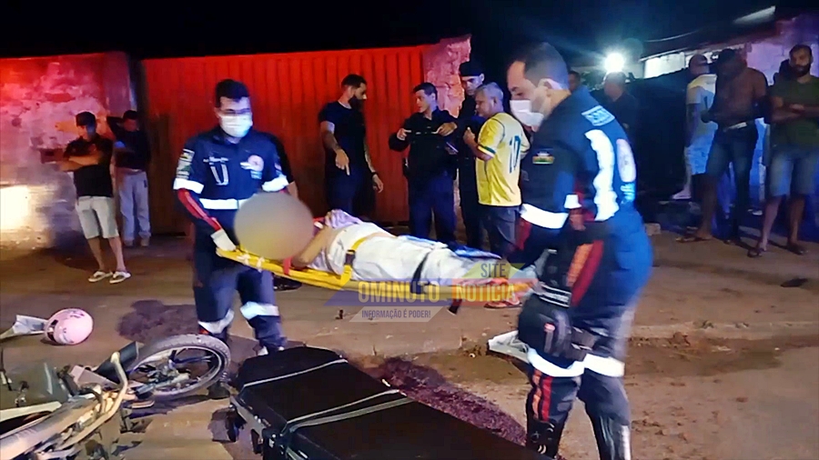 Caminhonete desgovernada atropela avó e neta, derruba muro e invade terreno em Ariquemes, RO