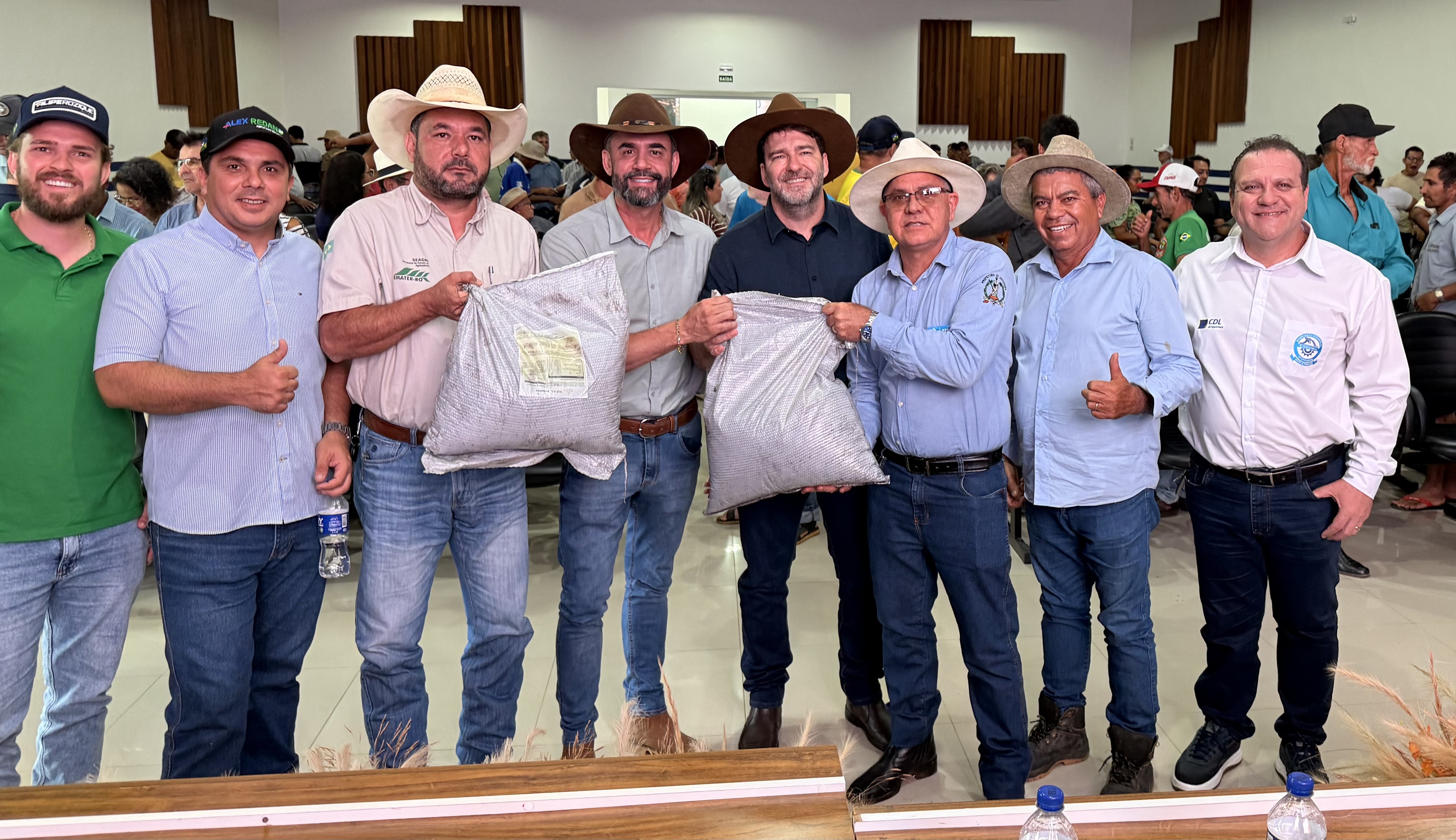 Redano acompanha entrega de apoio ao produtor rural em Ariquemes