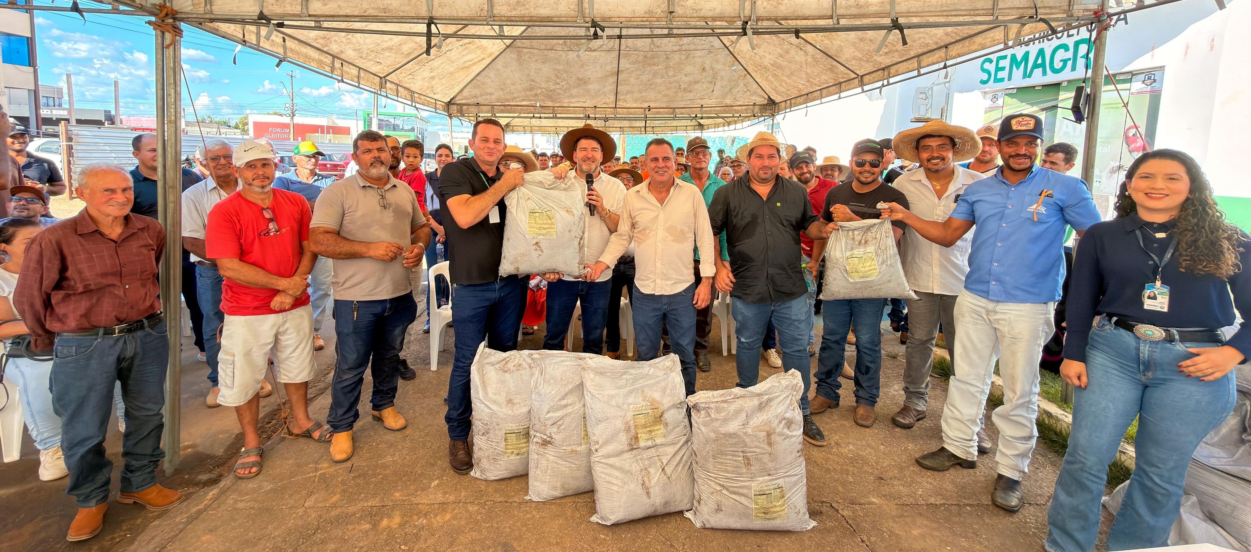 Produtores de Buritis recebem apoio com emenda parlamentar de Redano