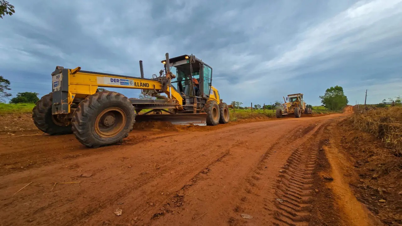 Estrada entre BR-429 e Castanheiras recebe obras na RO-135