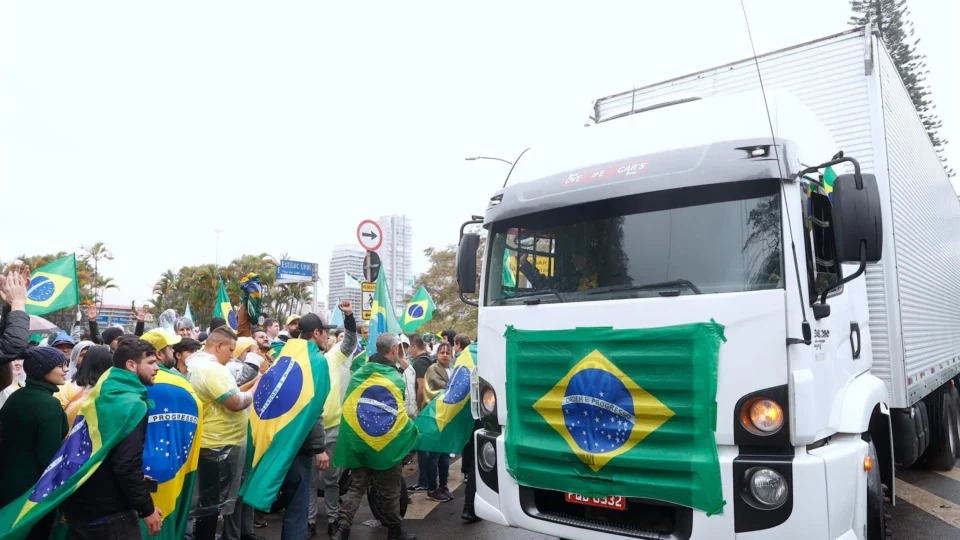 Deputados aprovam projeto que revê sanções aplicadas a caminhoneiros