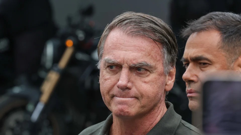 Bolsonaro apresenta melhora clínica, informa boletim médico