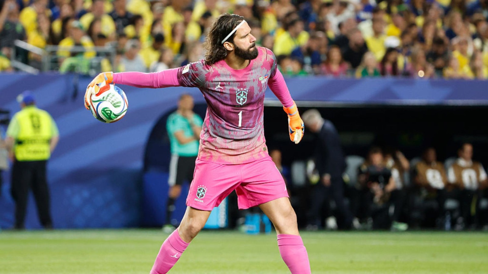 Seleção brasileira tem veto da CBF a uniforme vermelho para goleiros