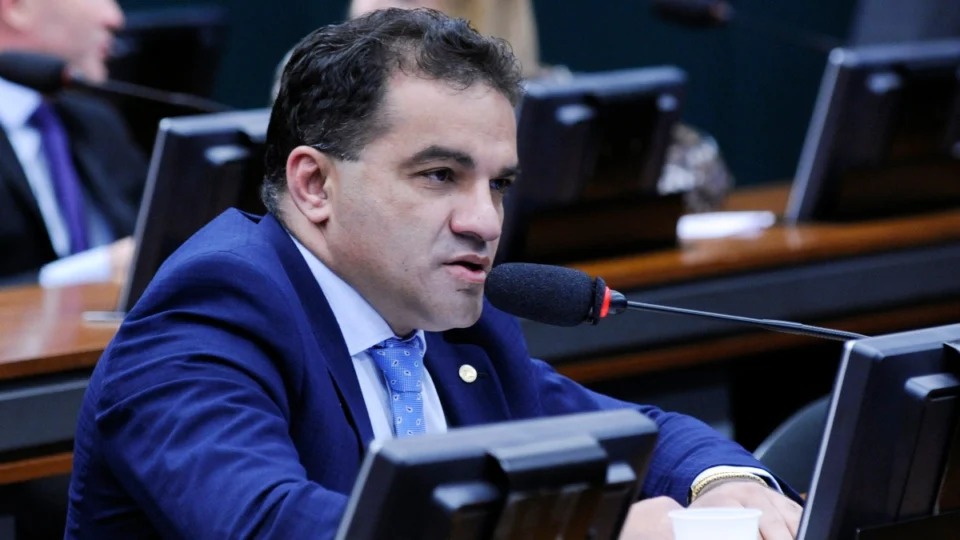 Suspeita de desvio de emendas leva PF a investigar deputado do PL
