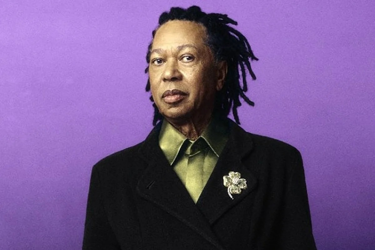 Djavan reflete sobre redes sociais e reafirma foco na música