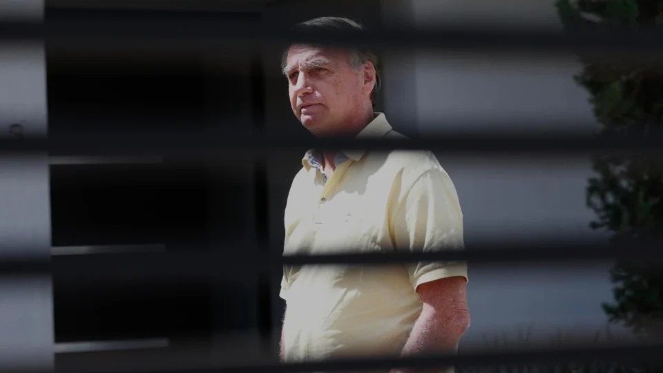 Prisão domiciliar de Bolsonaro será reavaliada por Moraes nesta semana