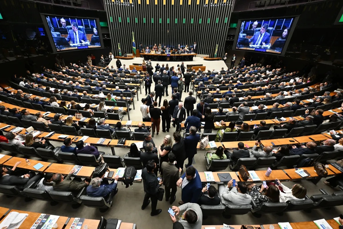 Câmara define prioridades antes do recesso em reunião com Hugo Motta
