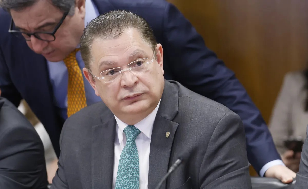 Aliados de Sóstenes Cavalcante são alvos de operação
