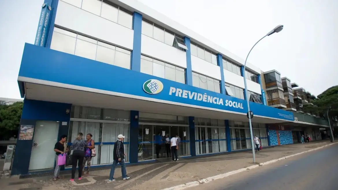 Número de pessoas na fila do INSS cai para menos de 2 milhões
